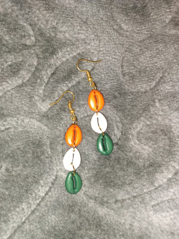 Cowrie shell earring - Image 4