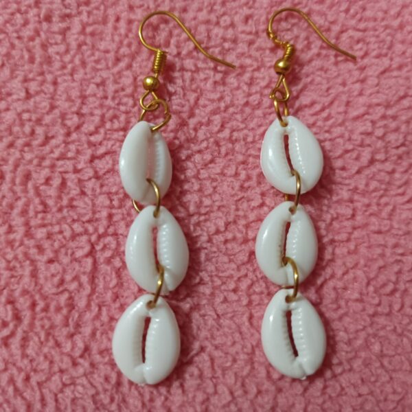 Cowrie shell earring - Image 4