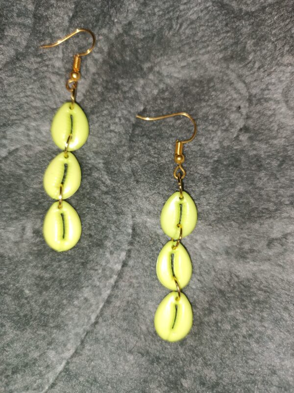 Cowrie shell earring - Image 6